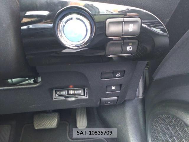 Toyota PRIUS 2021-02 322469-17