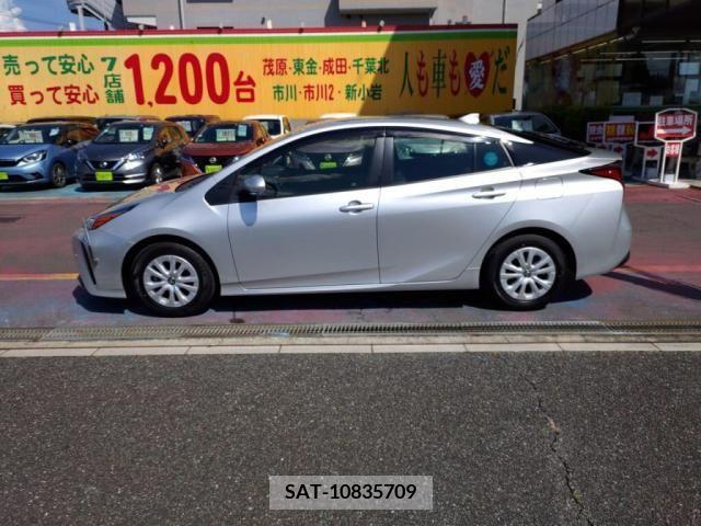 Toyota PRIUS 2021-02 322469-11