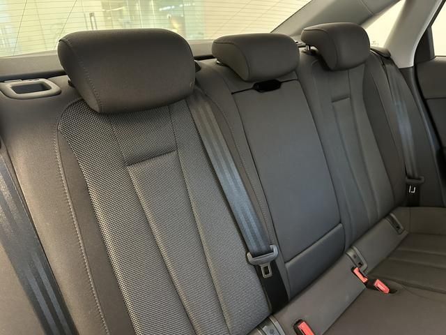 Audi A4 2021-03 14708-15