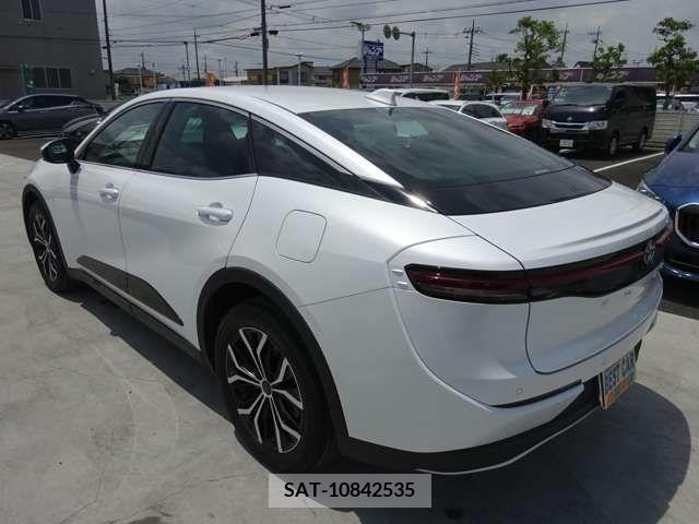 Toyota CROWN 2023-04 379548-2