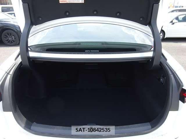Toyota CROWN 2023-04 379548-1