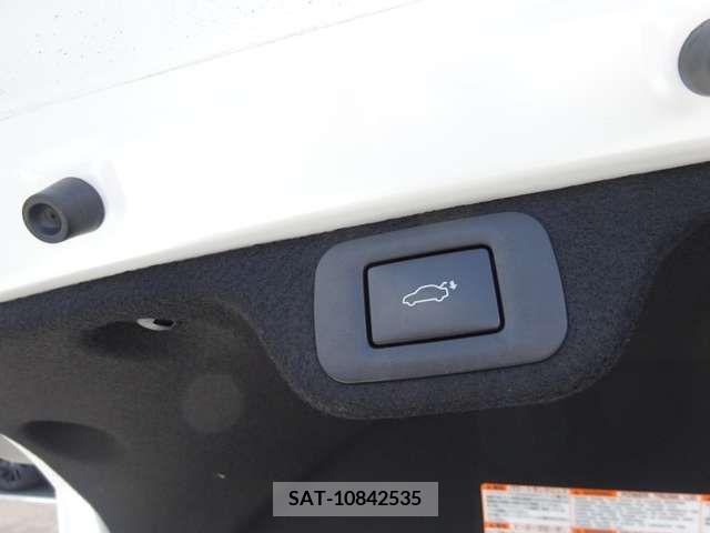 Toyota CROWN 2023-04 379548-9