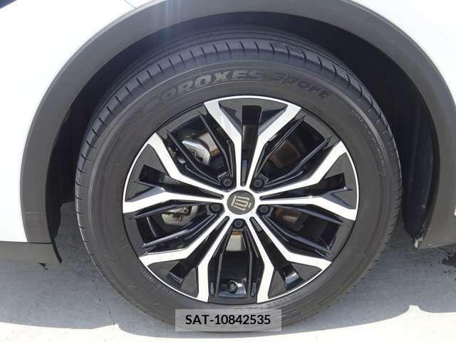 Toyota CROWN 2023-04 379548-13