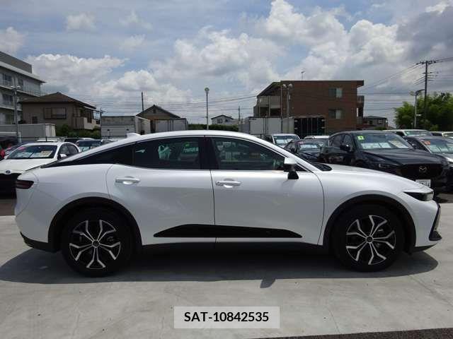 Toyota CROWN 2023-04 379548-12