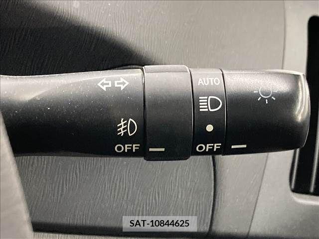 Toyota PRIUS 2011-01 217158-7