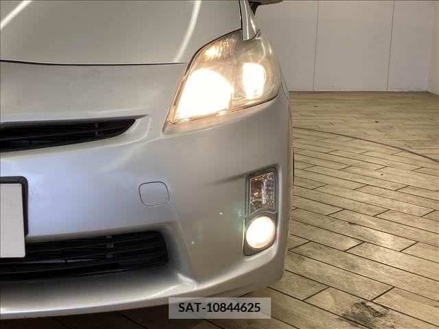 Toyota PRIUS 2011-01 217158-18