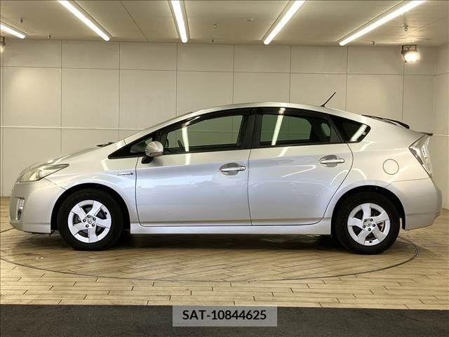 Toyota PRIUS 2011-01 217158-15