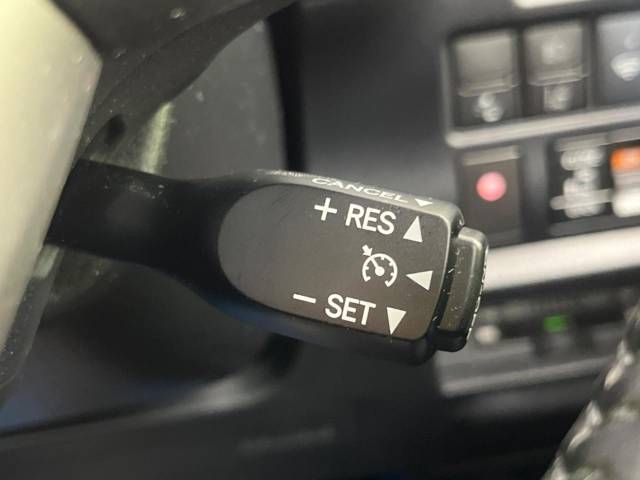 Toyota VOXY 2019-11 193944-6