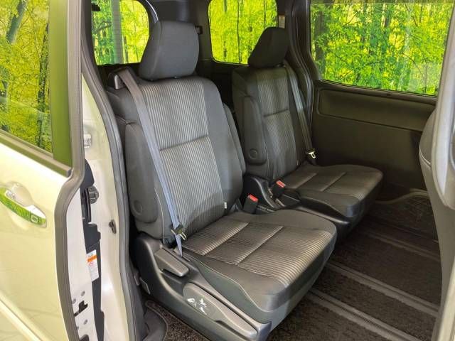 Toyota VOXY 2019-11 193944-9