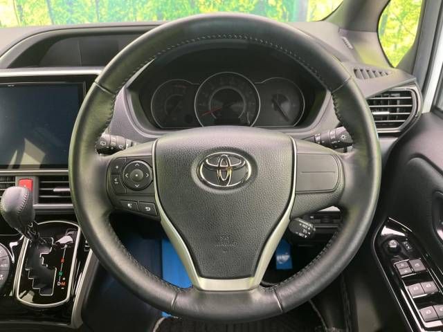 Toyota VOXY 2019-11 193944-12