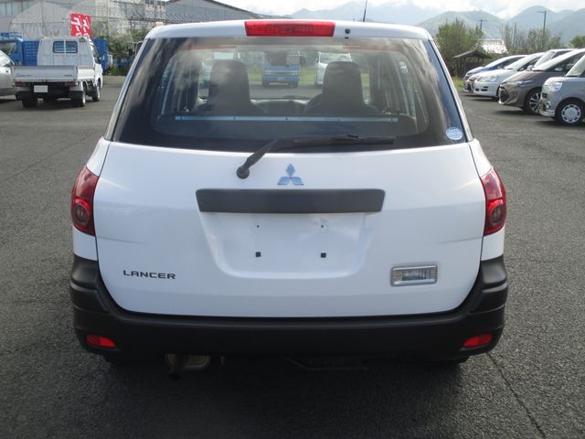 Mitsubishi LANCER CARGO 2018-05 16594-6