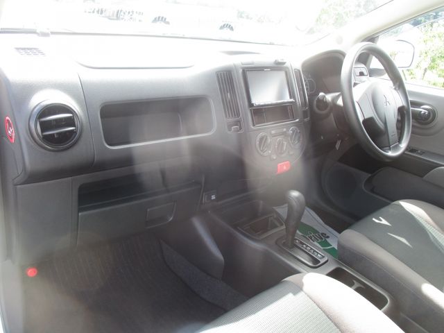Mitsubishi LANCER CARGO 2018-05 16594-14