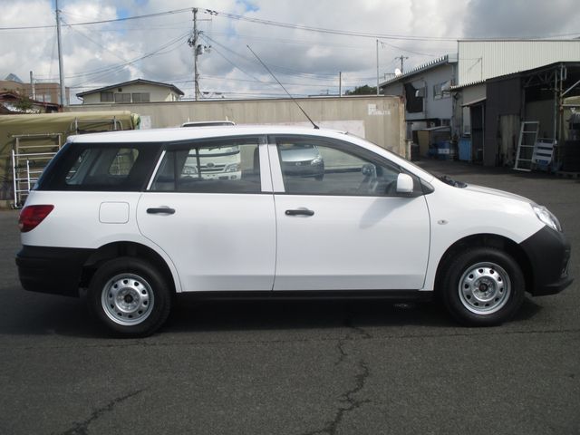 Mitsubishi LANCER CARGO 2018-05 16594-3