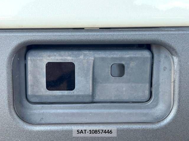 Daihatsu WAKE 2014-11 371075-4