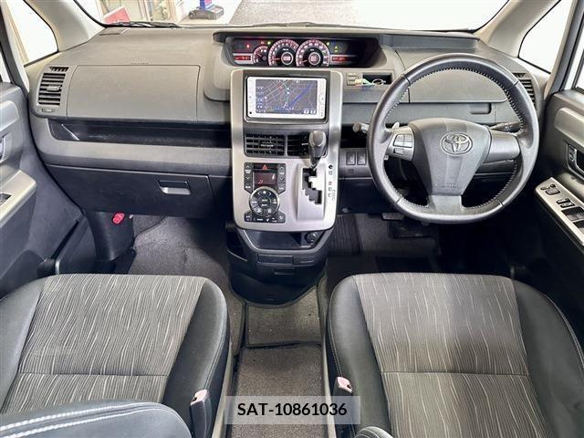 Toyota VOXY 2012-07 321334-6