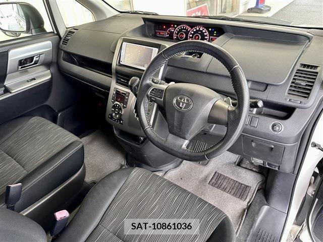 Toyota VOXY 2012-07 321334-4
