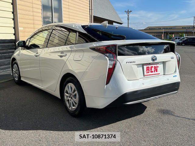 Toyota PRIUS 2018-04 282063-8