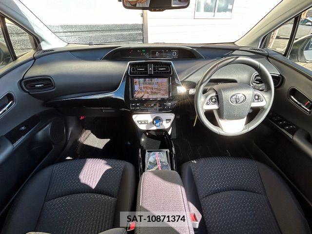Toyota PRIUS 2018-04 282063-1