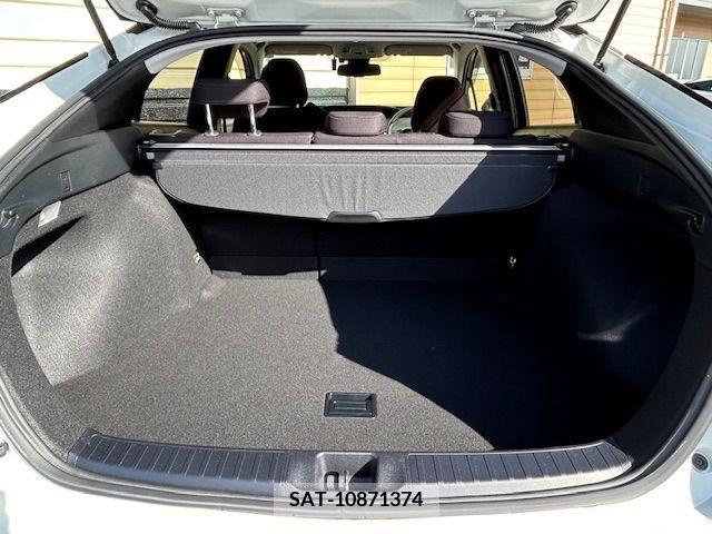 Toyota PRIUS 2018-04 282063-14