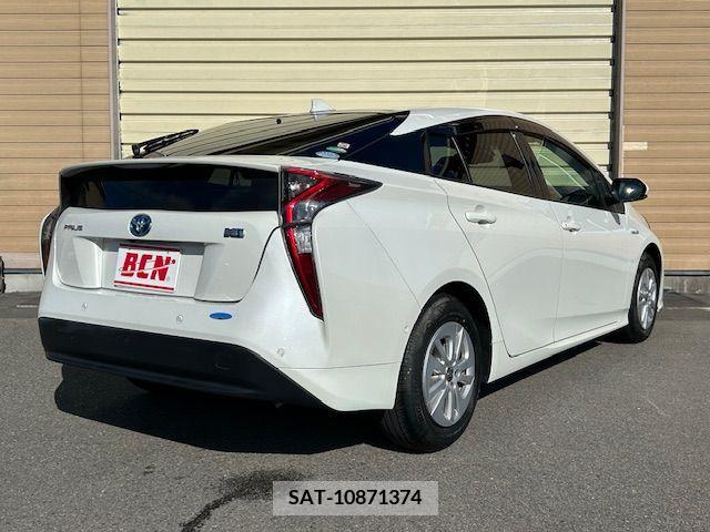 Toyota PRIUS 2018-04 282063-2