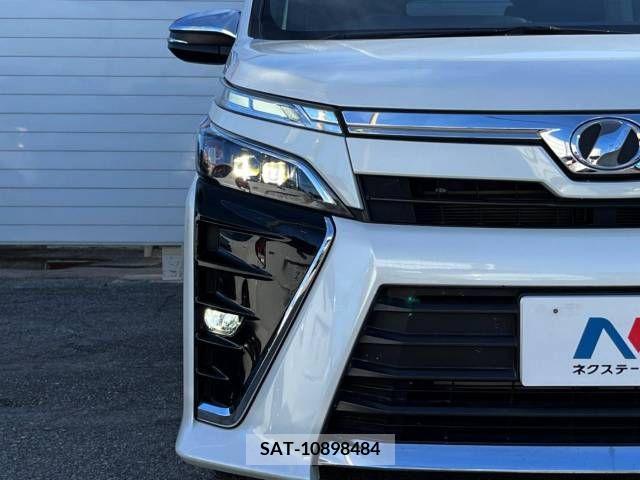 Toyota VOXY 2018-03 332169-13