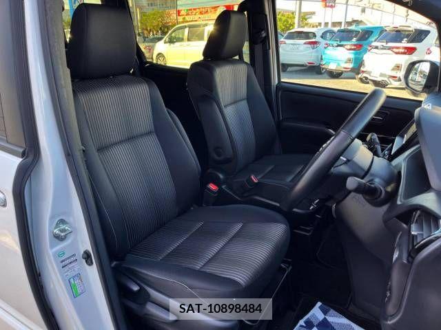 Toyota VOXY 2018-03 332169-8