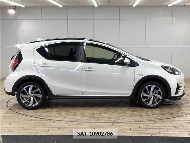 Toyota AQUA 2018-02 227763-16