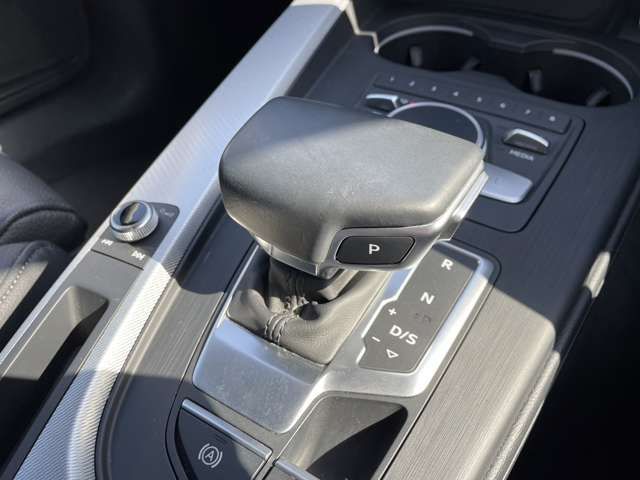 Audi A4 2019-01 18912-13