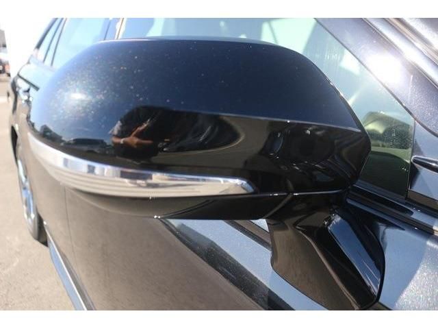 Toyota CROWN SEDAN 2019-06 8885-7