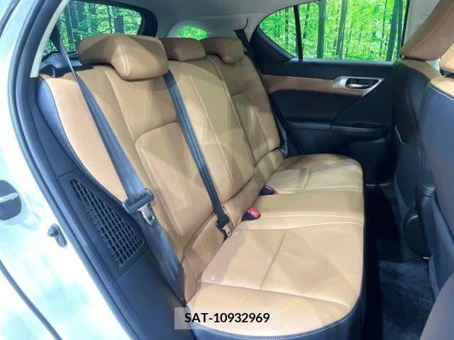 Lexus CT 2014-04 275188-9