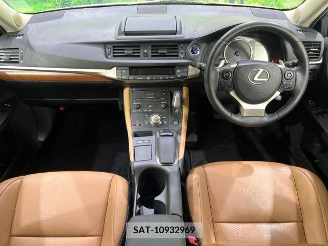 Lexus CT 2014-04 275188-1