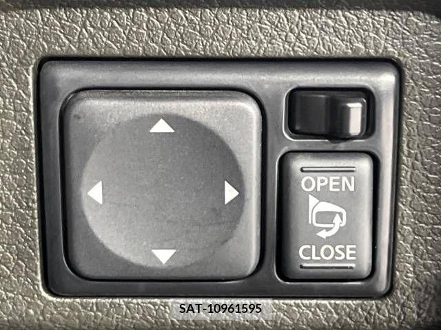 Nissan CUBE 2013-01 266277-5