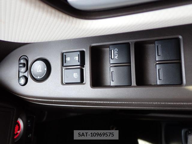 Honda N BOX 2021-05 334928-7