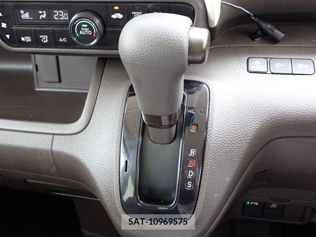Honda N BOX 2021-05 334928-11