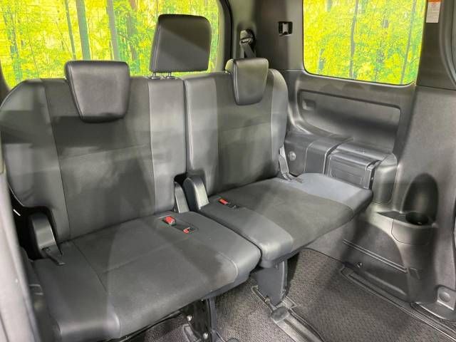 Toyota NOAH 2018-07 182740-10