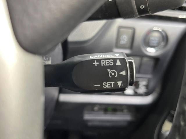 Toyota NOAH 2018-07 182740-6