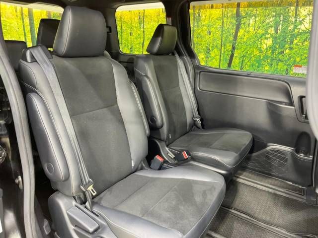 Toyota NOAH 2018-07 182740-9