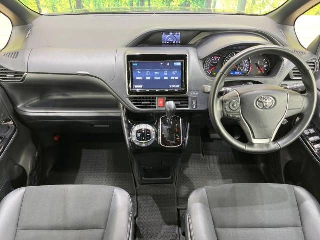 Toyota NOAH 2018-07 182740-1
