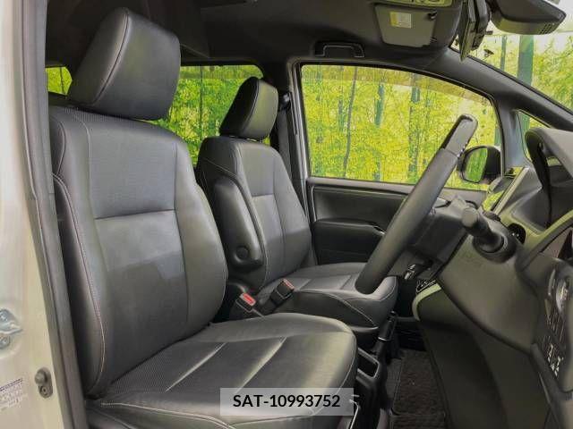 Toyota ESQUIRE 2019-03 217114-8