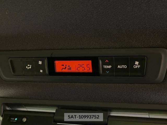 Toyota ESQUIRE 2019-03 217114-5