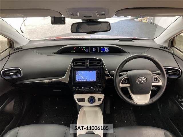 Toyota PRIUS 2016-08 211436-1