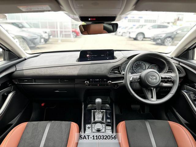 Mazda CX-30 2023-10 332361-1