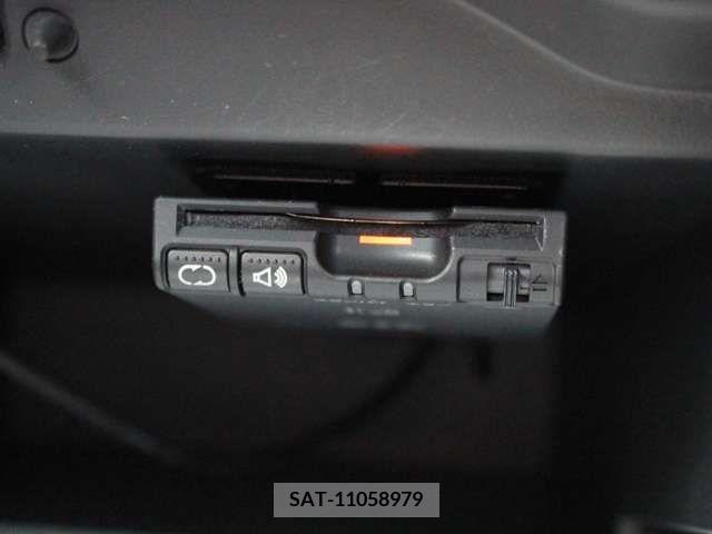 Nissan NOTE 2015-03 379769-14
