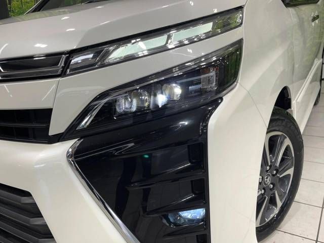Toyota VOXY 2018-07 5420-13
