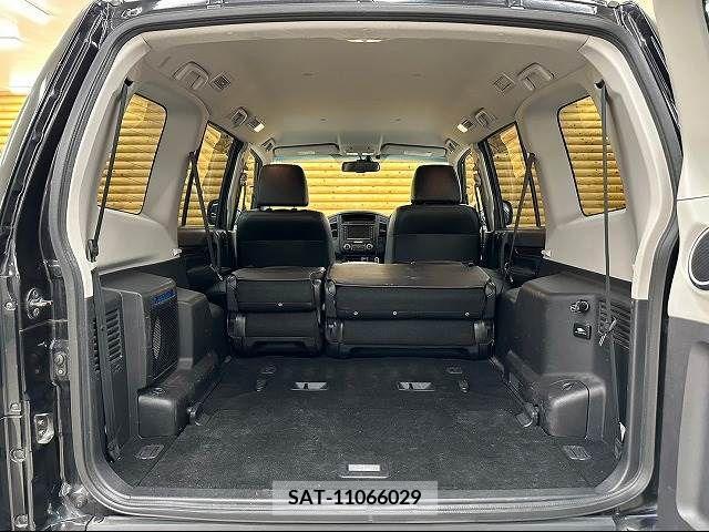 Mitsubishi PAJERO 2010-10 213273-19