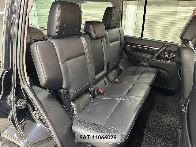 Mitsubishi PAJERO 2010-10 213273-8