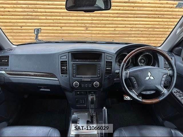 Mitsubishi PAJERO 2010-10 213273-1