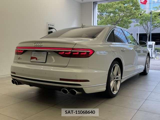 Audi S8 2022-02 317967-1