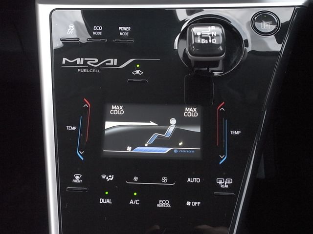 Toyota Mirai 2015-06 4805-6