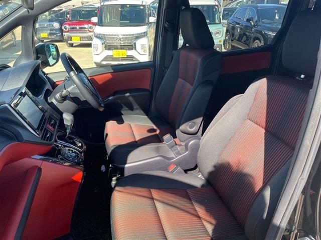 Toyota VOXY 2017-10 16956-2